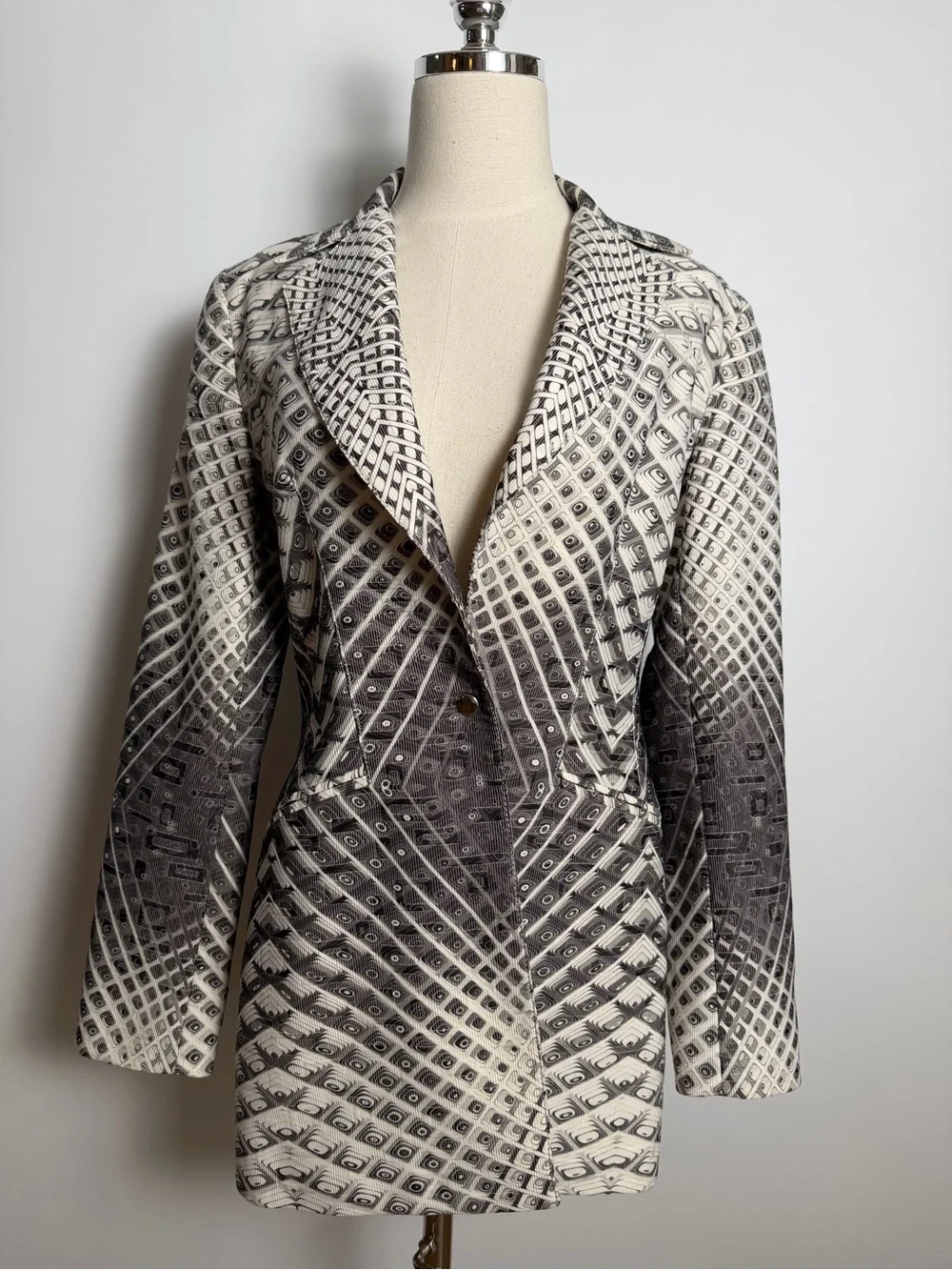 Alberto Makali Black & White geometric Patterned Long Blazer - Picture 1 of 6